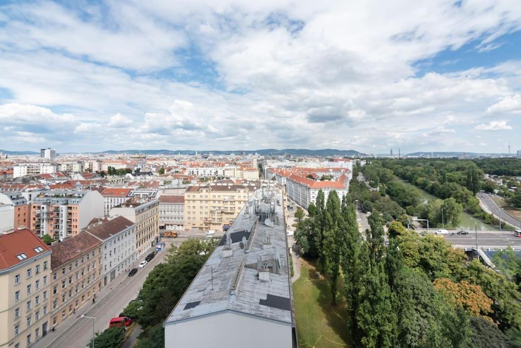 Hoch Hinaus, Neu Und Stilvoll Mit Pool Am Dach Apartment Vienna Luaran gambar