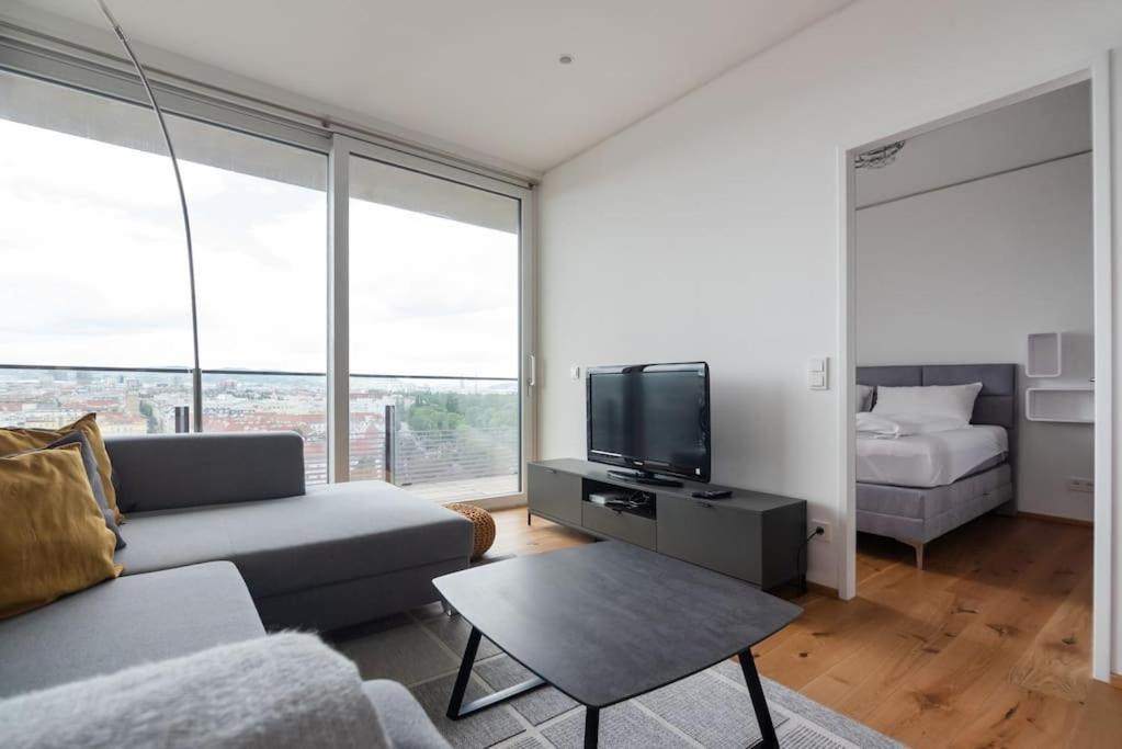 Hoch Hinaus, Neu Und Stilvoll Mit Pool Am Dach Apartment Vienna Luaran gambar
