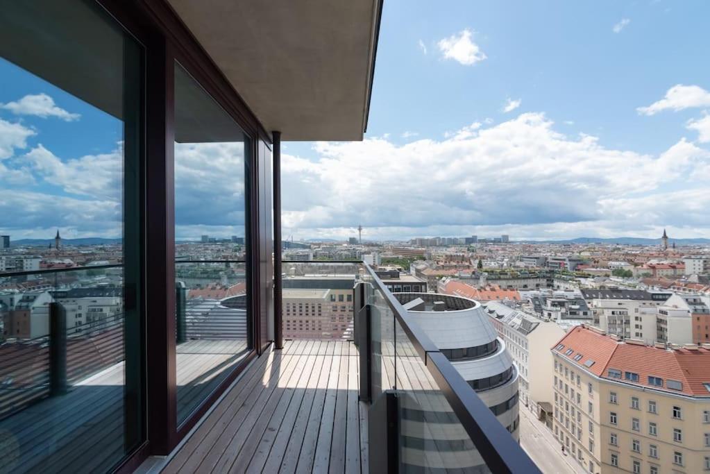 Hoch Hinaus, Neu Und Stilvoll Mit Pool Am Dach Apartment Vienna Luaran gambar