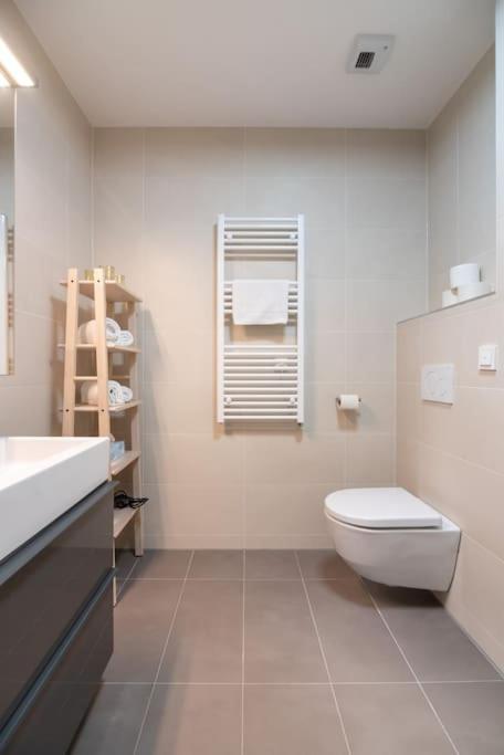 Hoch Hinaus, Neu Und Stilvoll Mit Pool Am Dach Apartment Vienna Luaran gambar