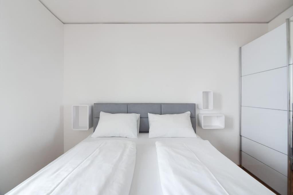 Hoch Hinaus, Neu Und Stilvoll Mit Pool Am Dach Apartment Vienna Luaran gambar