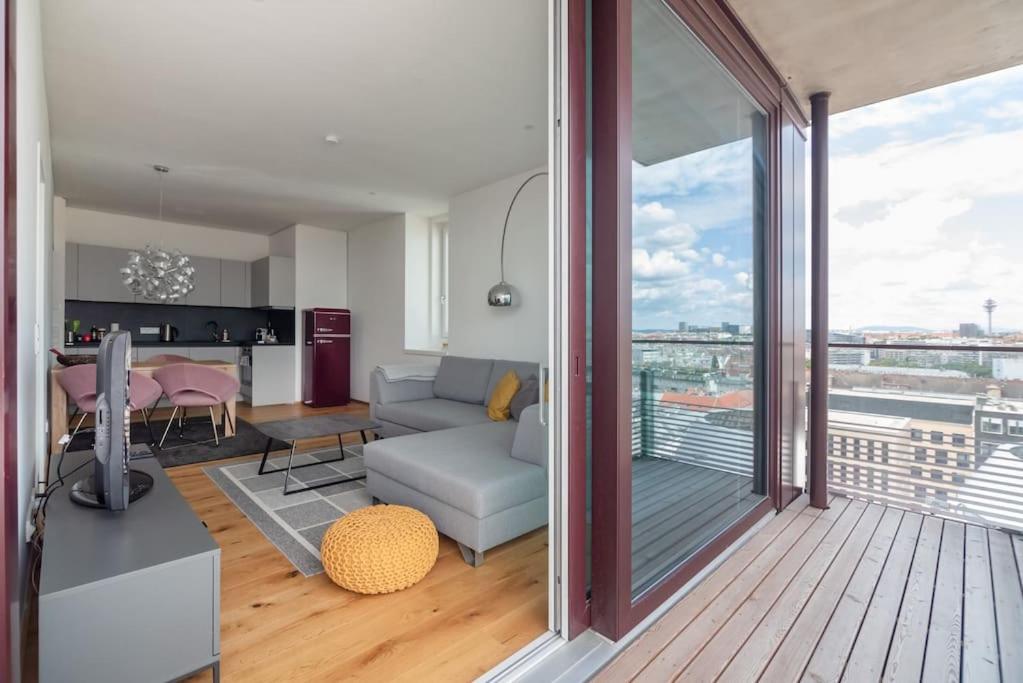 Hoch Hinaus, Neu Und Stilvoll Mit Pool Am Dach Apartment Vienna Luaran gambar