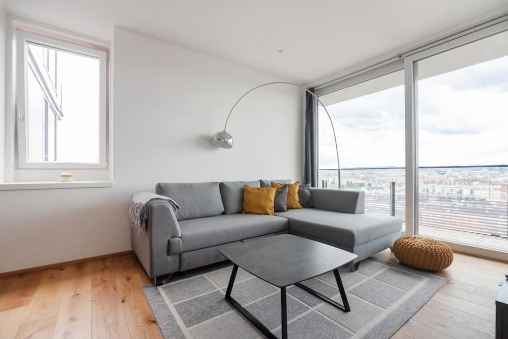 Hoch Hinaus, Neu Und Stilvoll Mit Pool Am Dach Apartment Vienna Luaran gambar