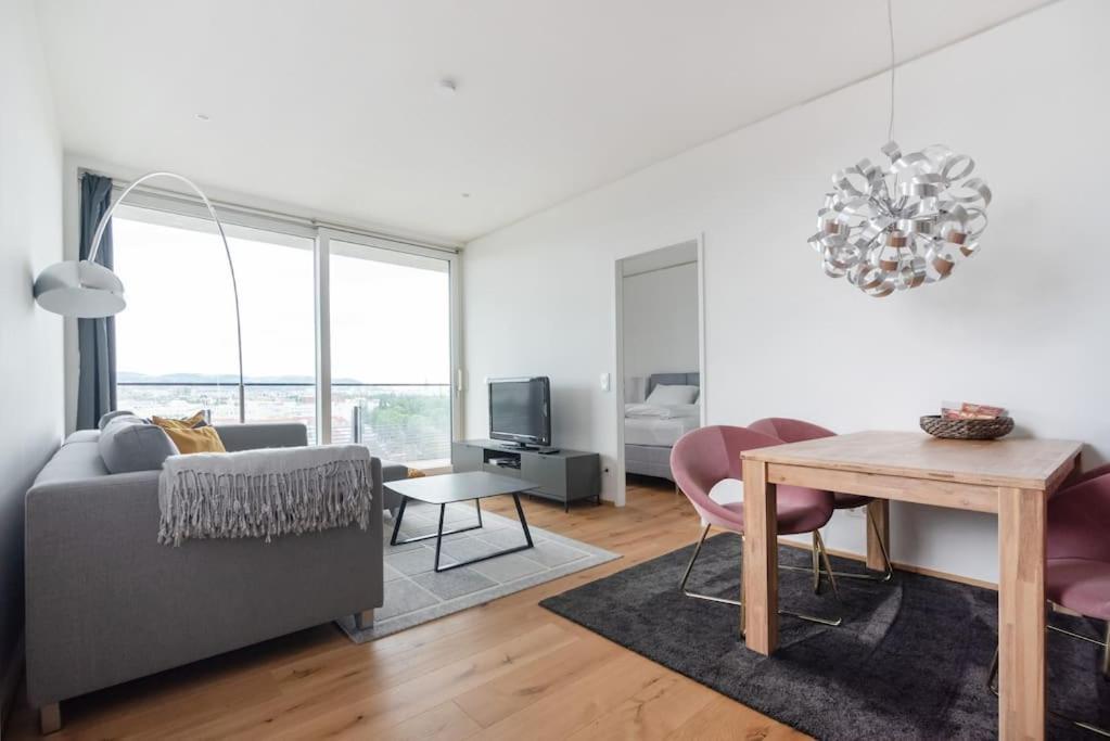 Hoch Hinaus, Neu Und Stilvoll Mit Pool Am Dach Apartment Vienna Luaran gambar