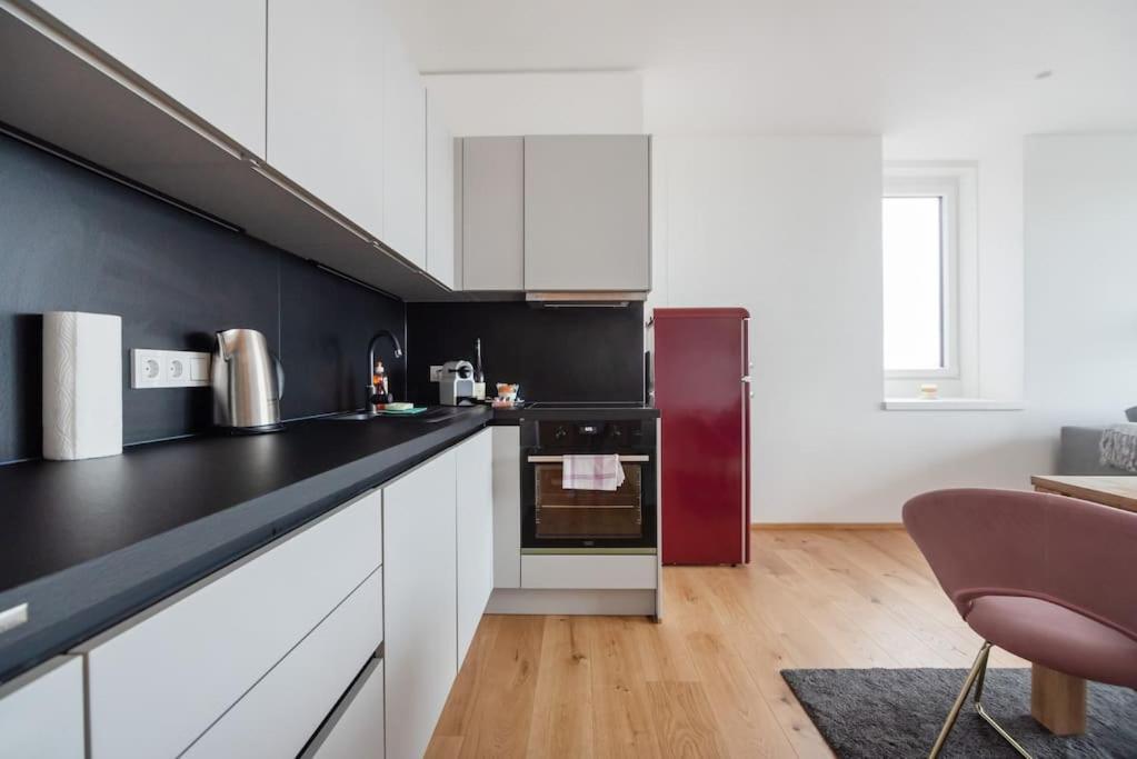 Hoch Hinaus, Neu Und Stilvoll Mit Pool Am Dach Apartment Vienna Luaran gambar