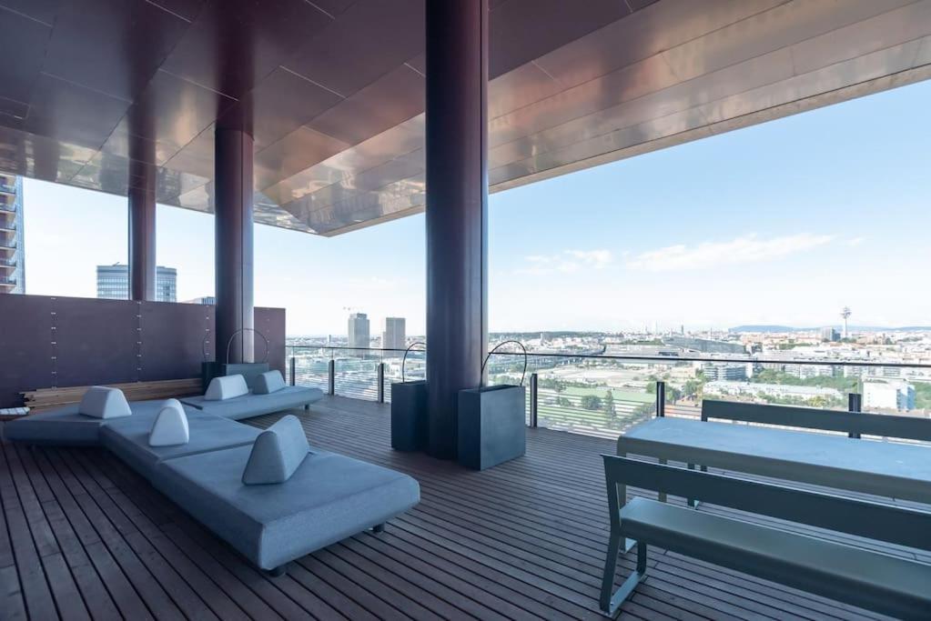 Hoch Hinaus, Neu Und Stilvoll Mit Pool Am Dach Apartment Vienna Luaran gambar