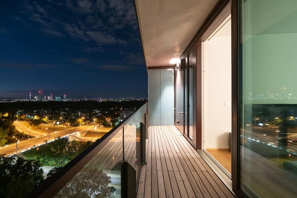 Hoch Hinaus, Neu Und Stilvoll Mit Pool Am Dach Apartment Vienna Luaran gambar
