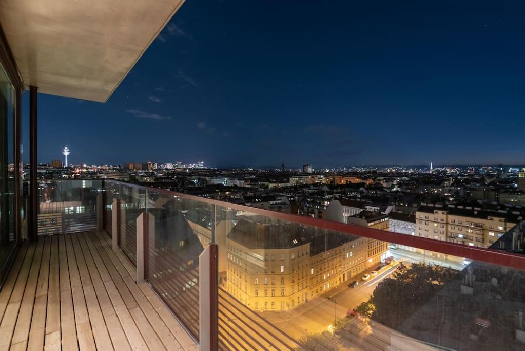 Hoch Hinaus, Neu Und Stilvoll Mit Pool Am Dach Apartment Vienna Luaran gambar