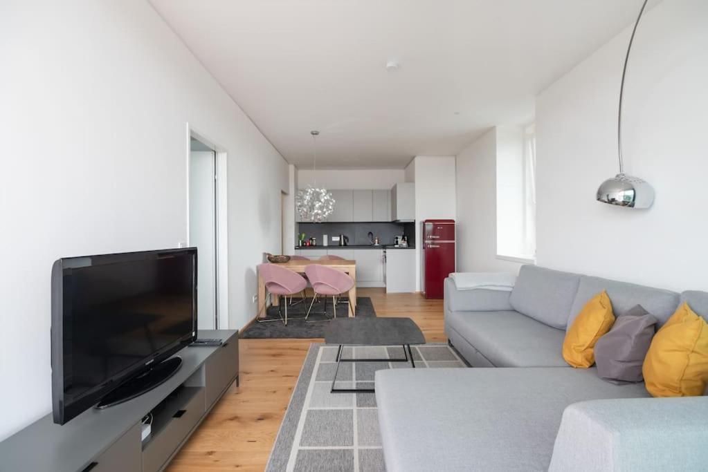 Hoch Hinaus, Neu Und Stilvoll Mit Pool Am Dach Apartment Vienna Luaran gambar