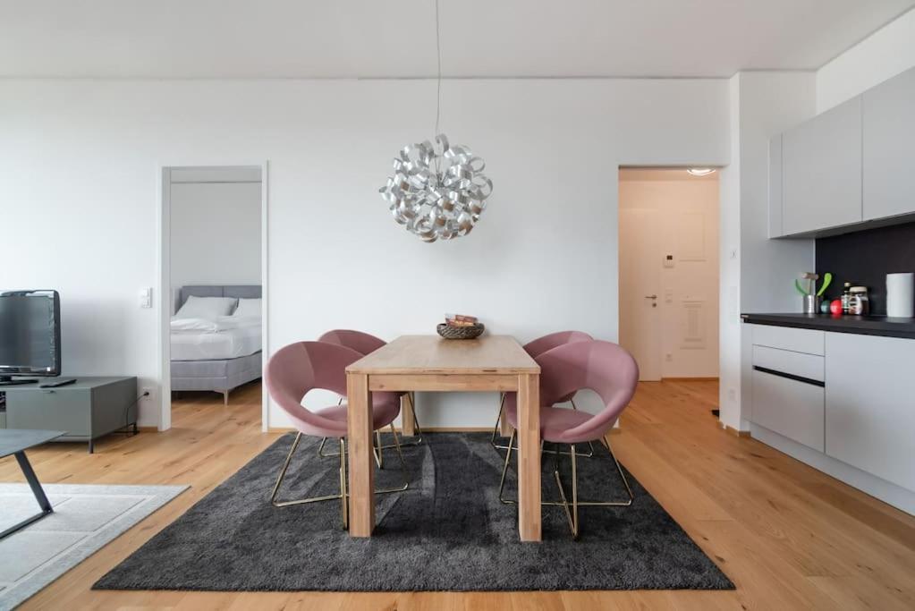Hoch Hinaus, Neu Und Stilvoll Mit Pool Am Dach Apartment Vienna Luaran gambar