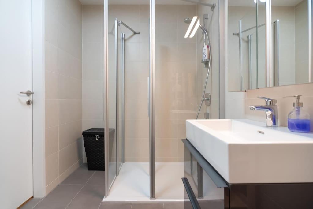 Hoch Hinaus, Neu Und Stilvoll Mit Pool Am Dach Apartment Vienna Luaran gambar